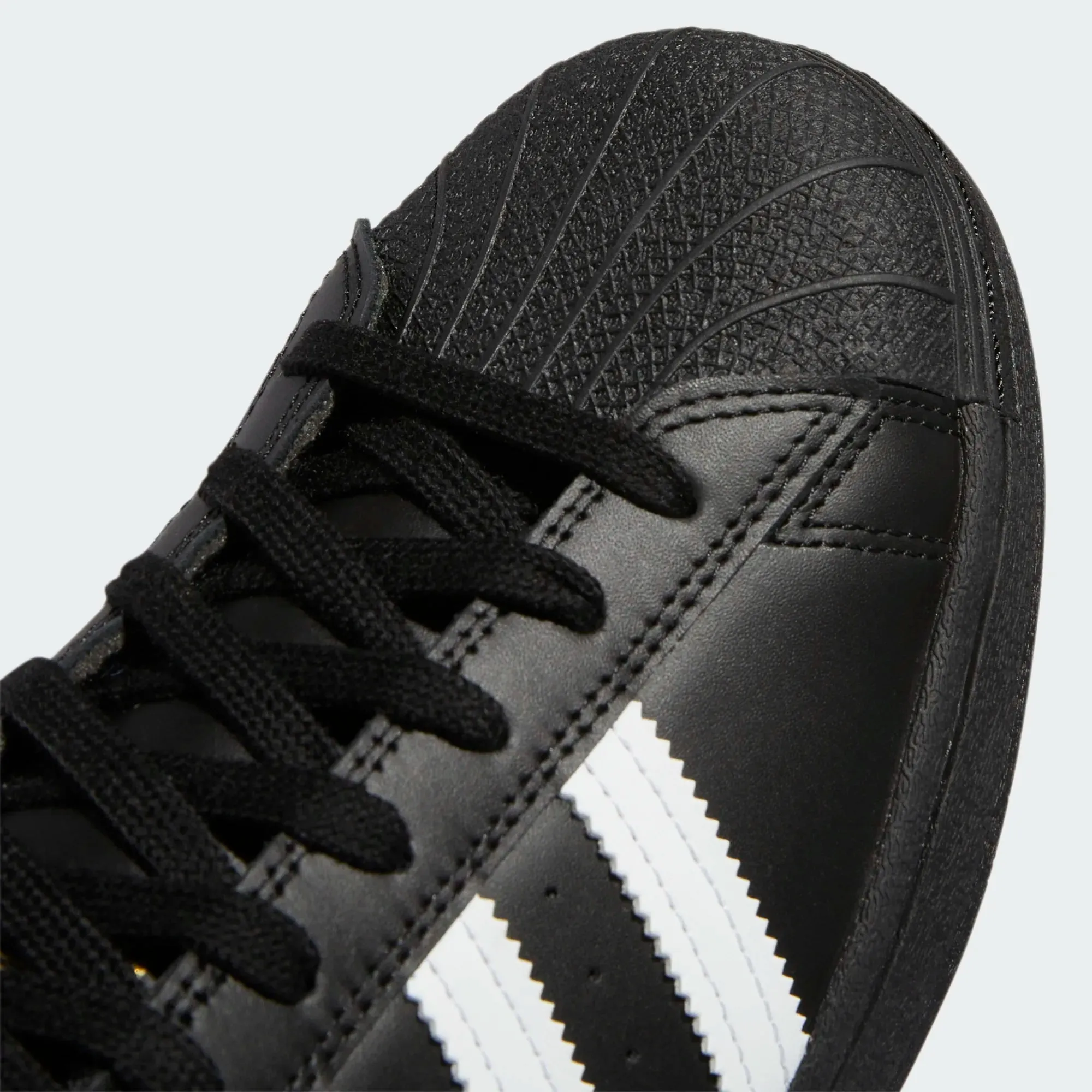 Adidas - Superstar ADV Core Black / Cloud White / Cloud White