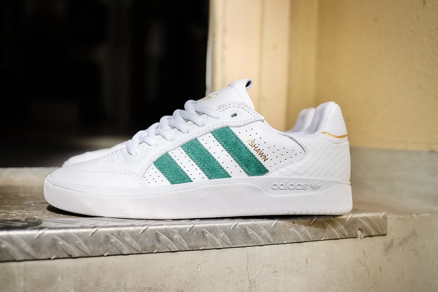 Adidas Tyshawn Low Sneakers