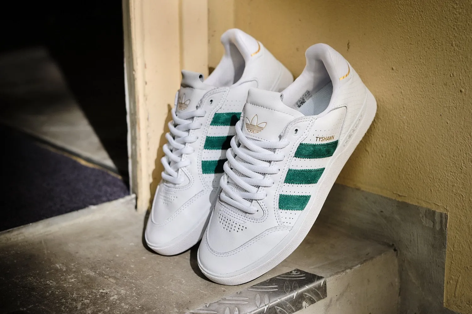 Adidas Tyshawn Low Sneakers