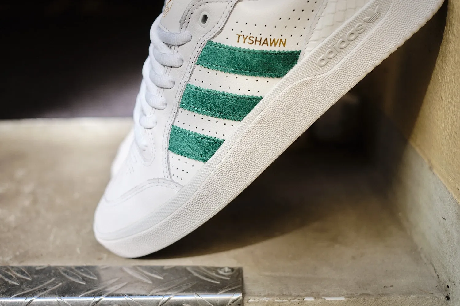 Adidas Tyshawn Low Sneakers