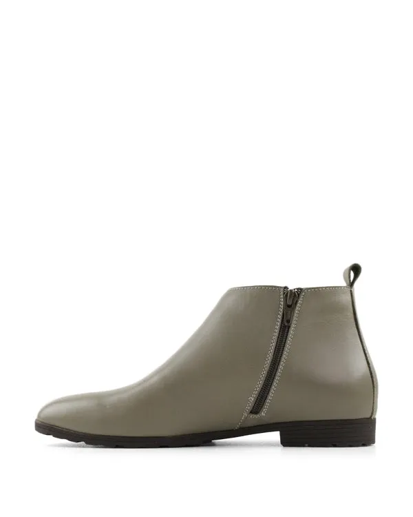 BUENO OTTER ANKLE BOOTS