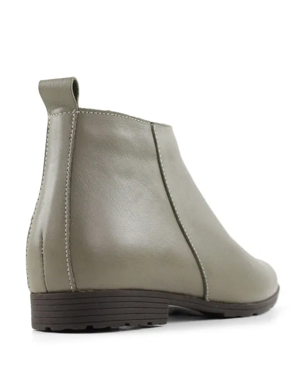 BUENO OTTER ANKLE BOOTS