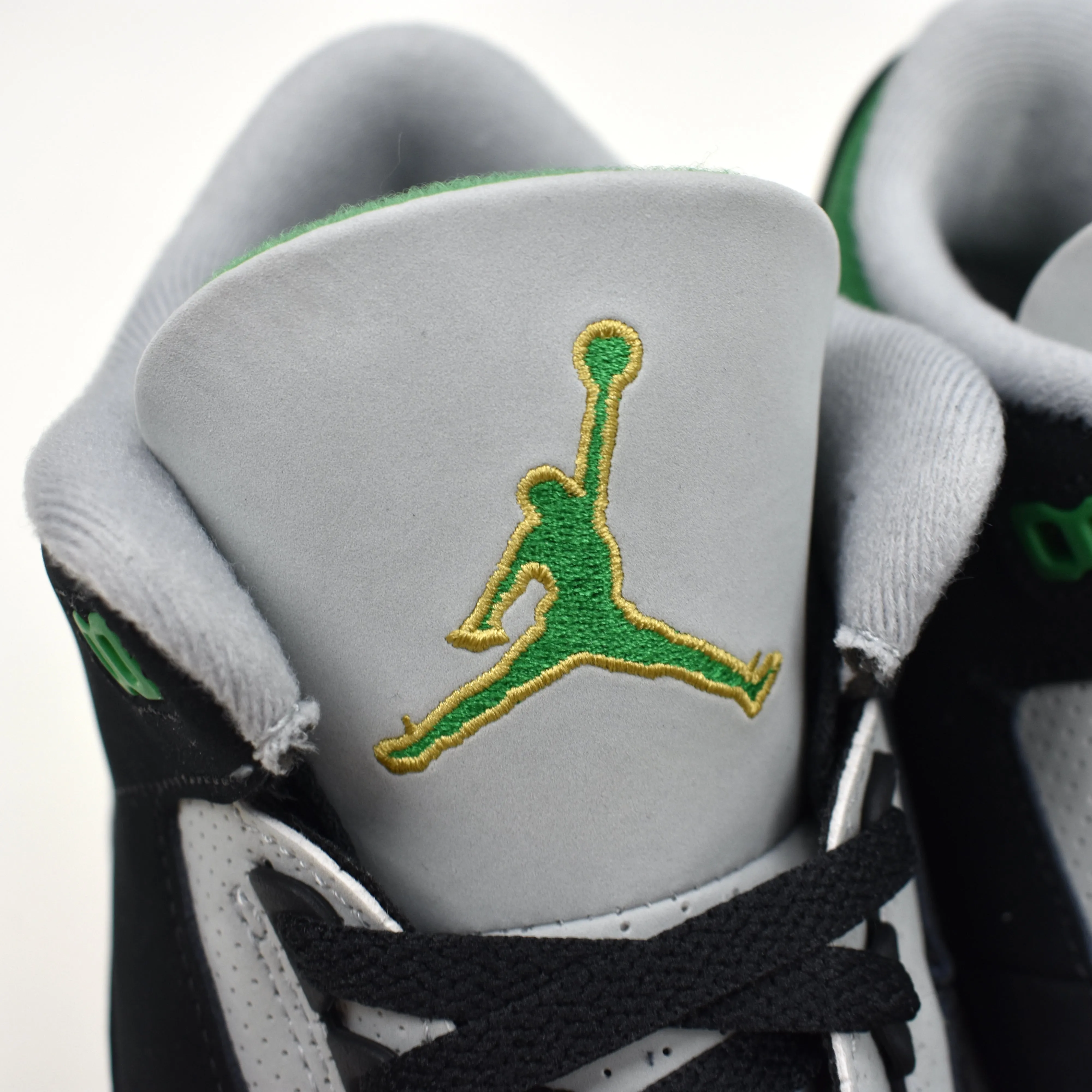 Nike - Air Jordan 3 Retro 'Pine Green'