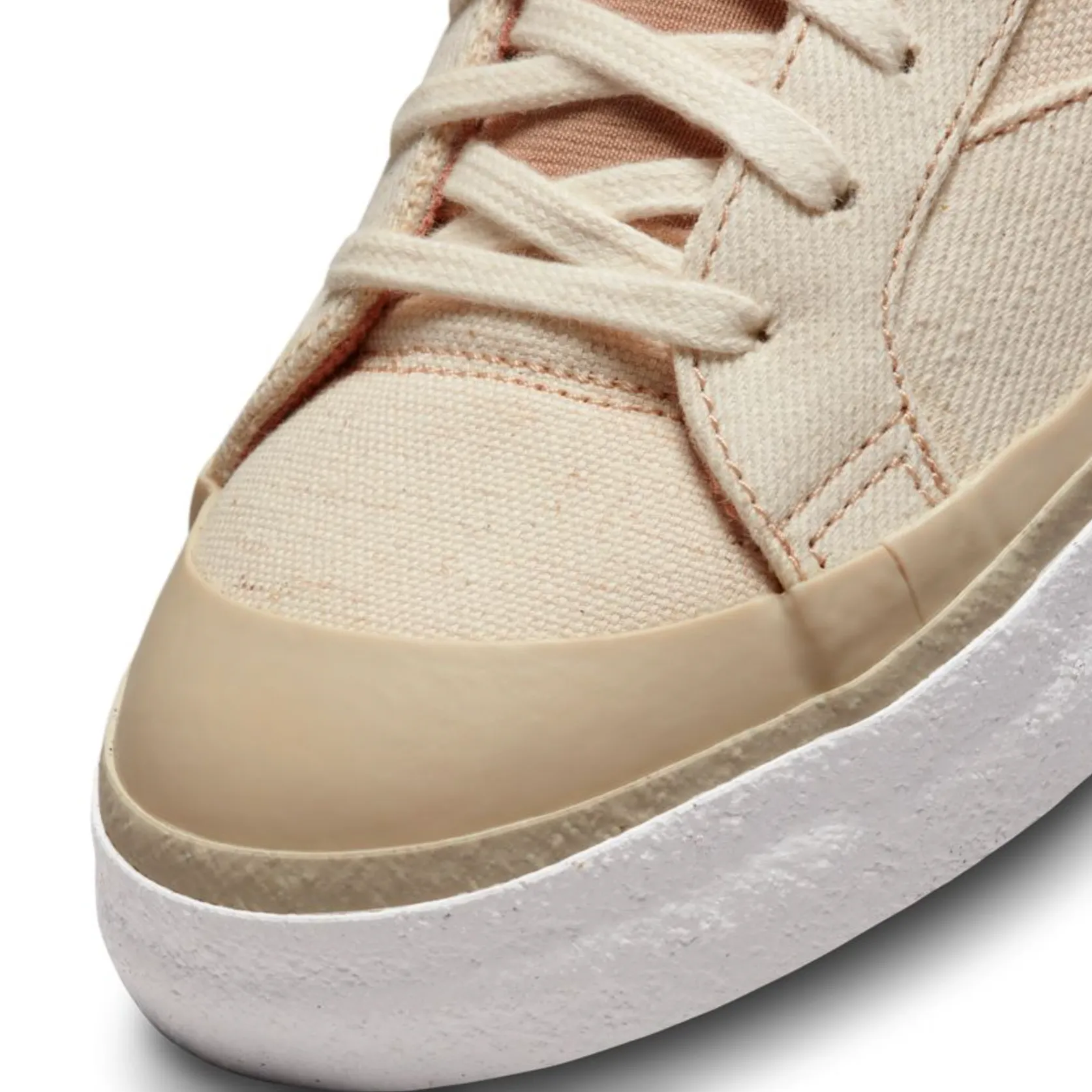 NIKE SB x DOYENNE BLAZER LOW QS COCONUT MILK / RATTAN-LIMESTONE