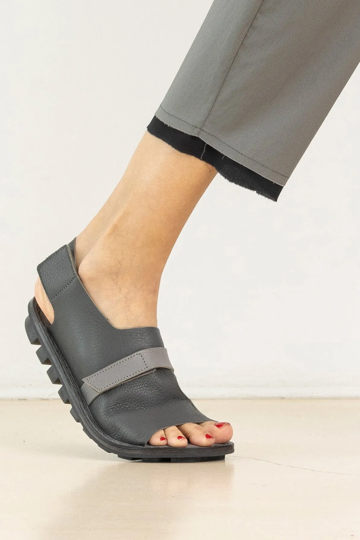 TRIPPEN SANDALS GREY